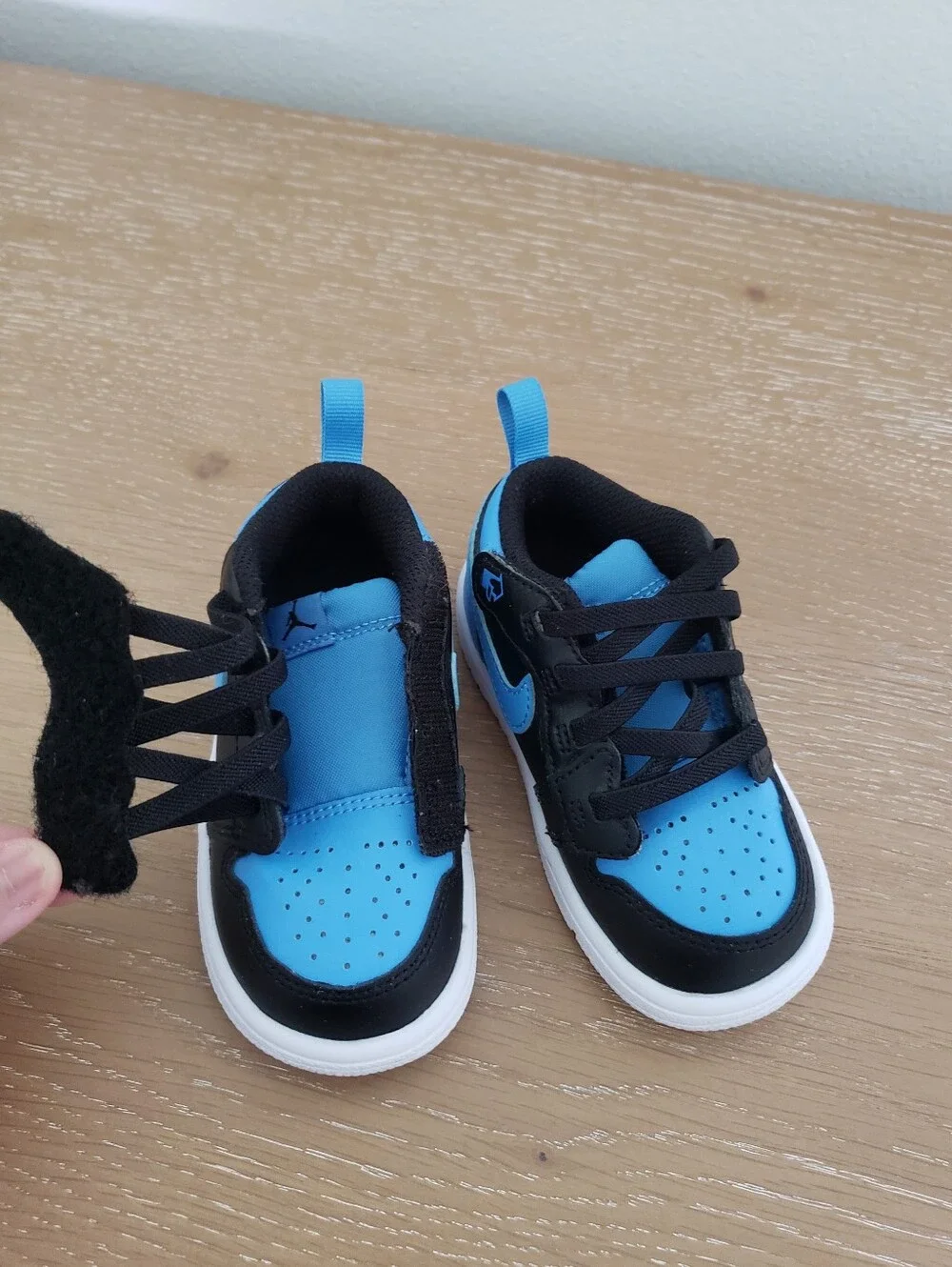 Nike Kids Blue and Black Low-Top Sneakers